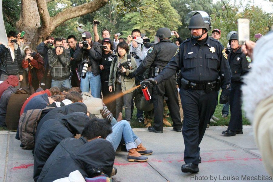 192897-us-davis-police-lt-john-pike-dousing-seated-students-with-pepper-spray.jpg