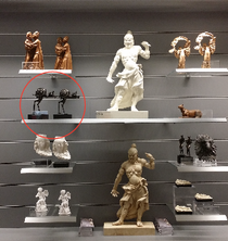Grotesque7-in the Rijksmuseumshop.png
