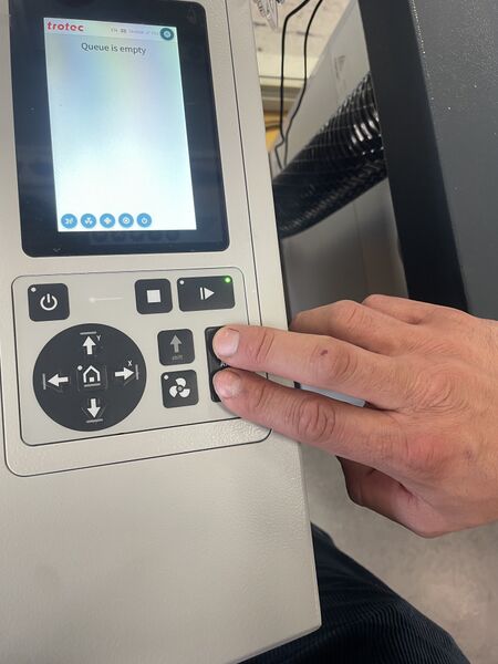 File:Lasercutter af.jpeg